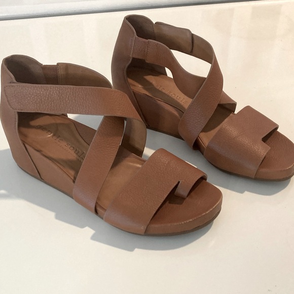 Gentle Soul Gisele Asymmetrical Toe Loop Kenneth Cole Leather Wedge Sandals - Picture 1 of 11